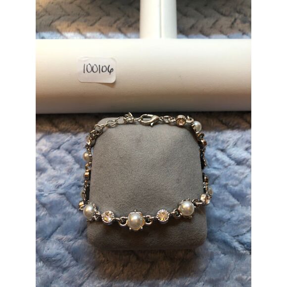 Silver and White Pearl Bracelet - Picture 2 of 10